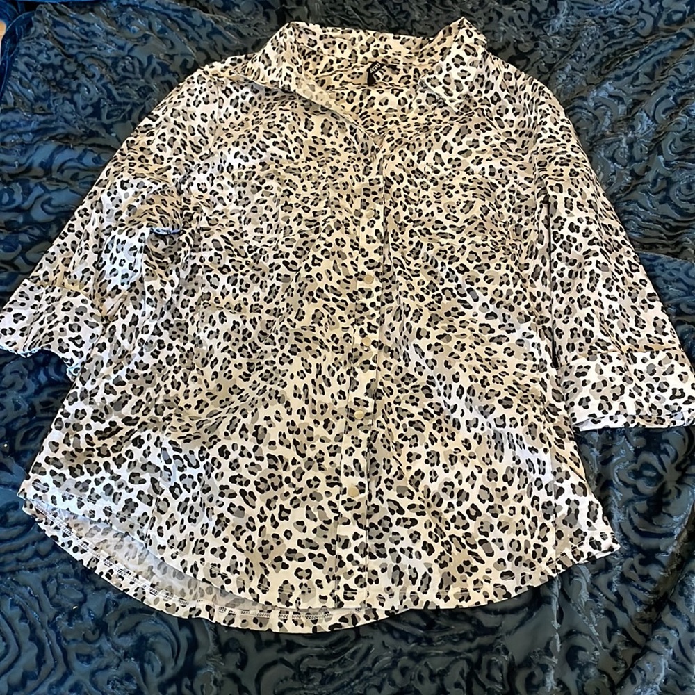Black and white leopard print top
